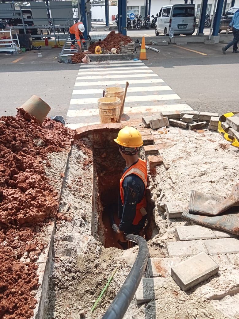 Foto sampul untuk Crossing Kabel Bawah Tanah di Kawasan Industri